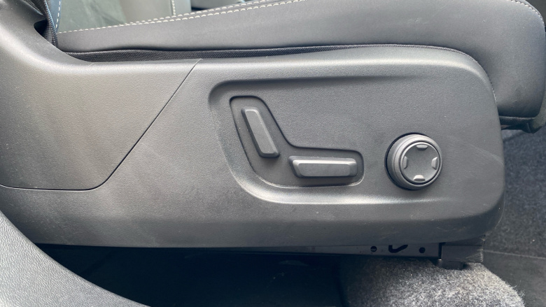 Volvo XC40 2.0 B3P Plus Dark 5dr Auto Petrol Estate